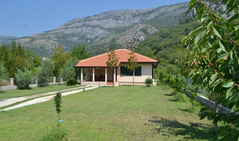 HOUSE FOR RENT, Buljarica, Apartments